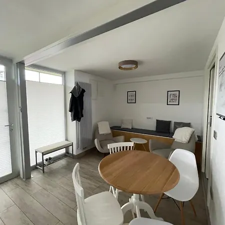 Mr And Mrs Bright 5 Apartment *