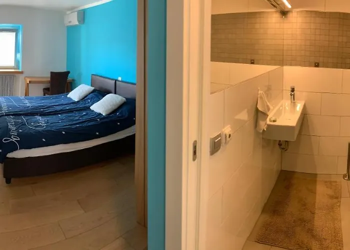 Mr And Mrs Bright 5 *